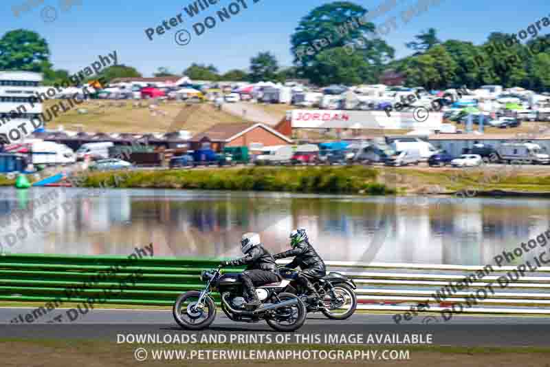 Vintage motorcycle club;eventdigitalimages;mallory park;mallory park trackday photographs;no limits trackdays;peter wileman photography;trackday digital images;trackday photos;vmcc festival 1000 bikes photographs